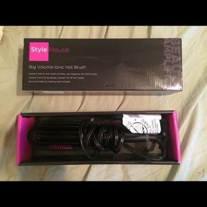 ⭐️ 5 for $25 🆕 Style House Hotbrush